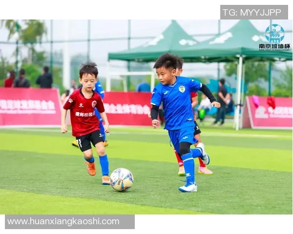 足球明星小身体照片女生展现青春活力与运动魅力的完美结合 足球明星小身体照片女生展现青春活力与运动魅力的完美结合